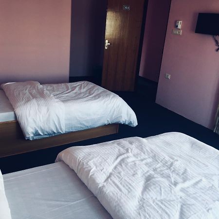 Obey Guest House Pokhara Bagian luar foto