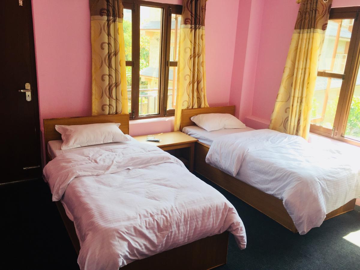 Obey Guest House Pokhara Bagian luar foto