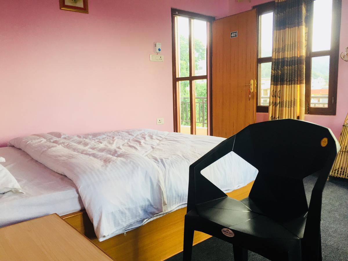 Obey Guest House Pokhara Bagian luar foto