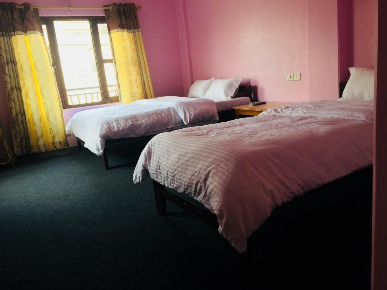 Obey Guest House Pokhara Bagian luar foto